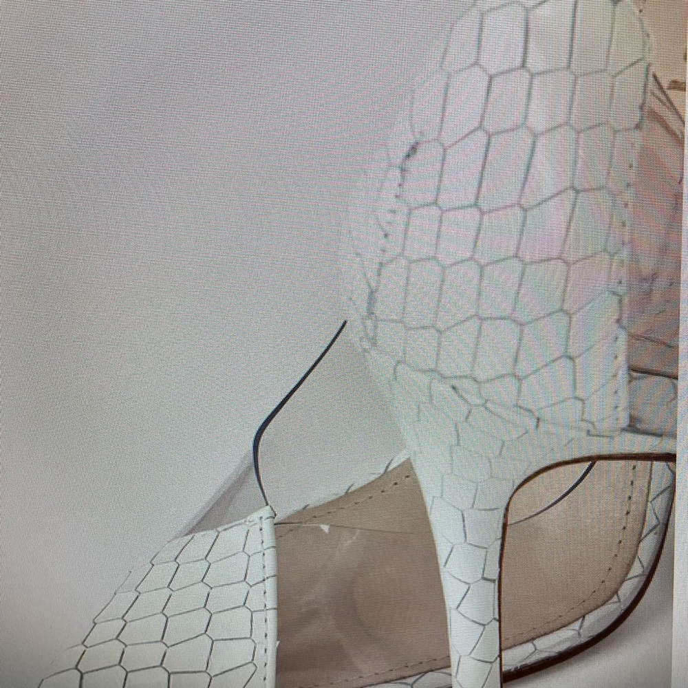 Heels - Picture 3 of 4